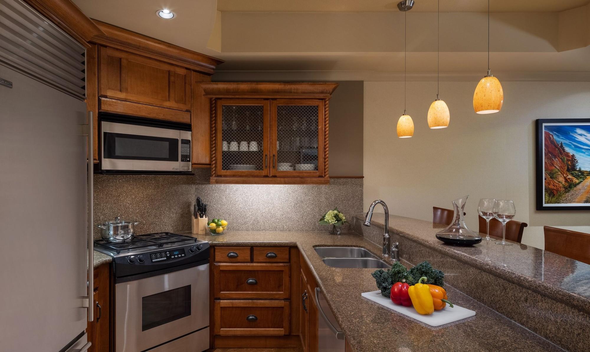 The Royal Kelowna - Bellstar Hotels & Resorts エクステリア 写真