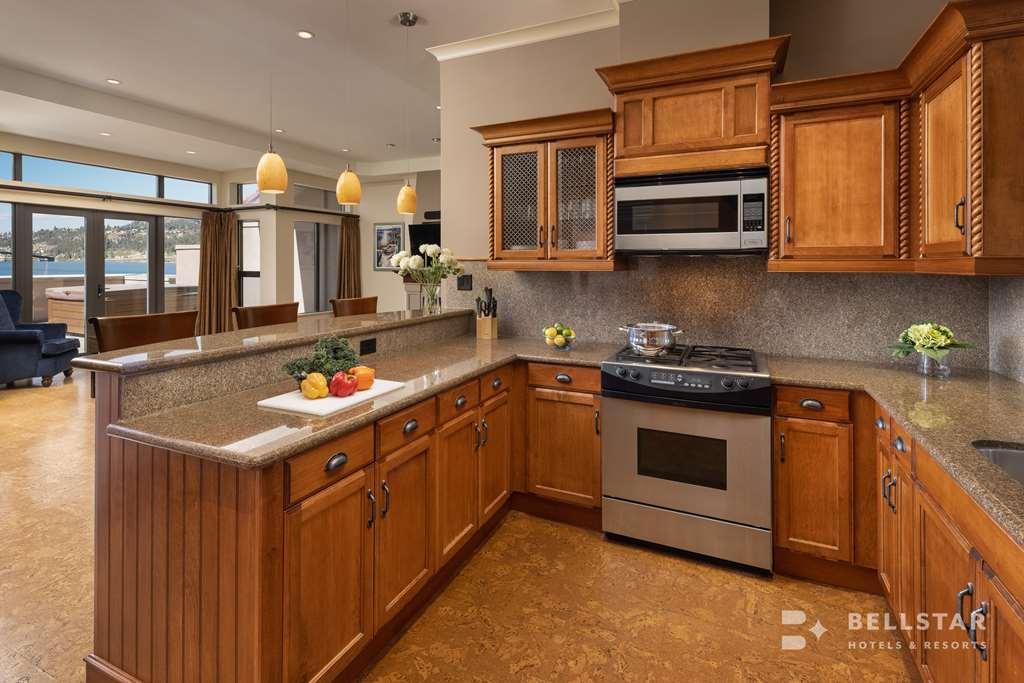 The Royal Kelowna - Bellstar Hotels & Resorts エクステリア 写真